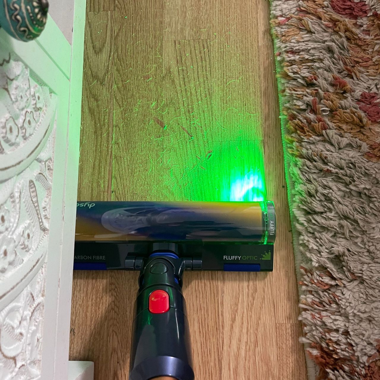 Using the Dyson Gen5detect laser on hardwood floors