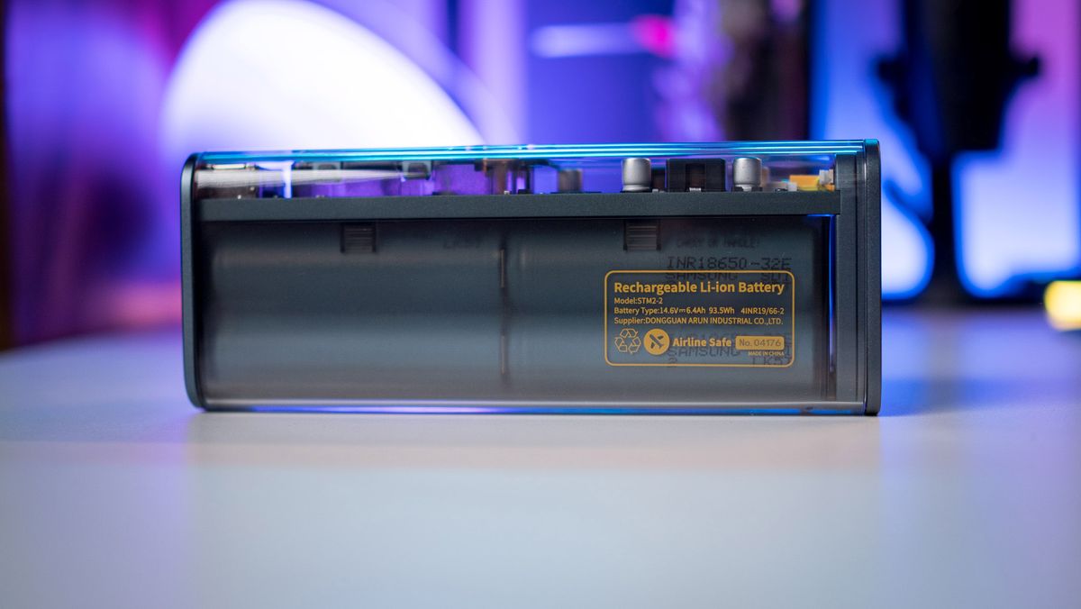 SHARGEEK「STORM2」 Shargeek's Storm 2 is a 100W power bank with a see-through design