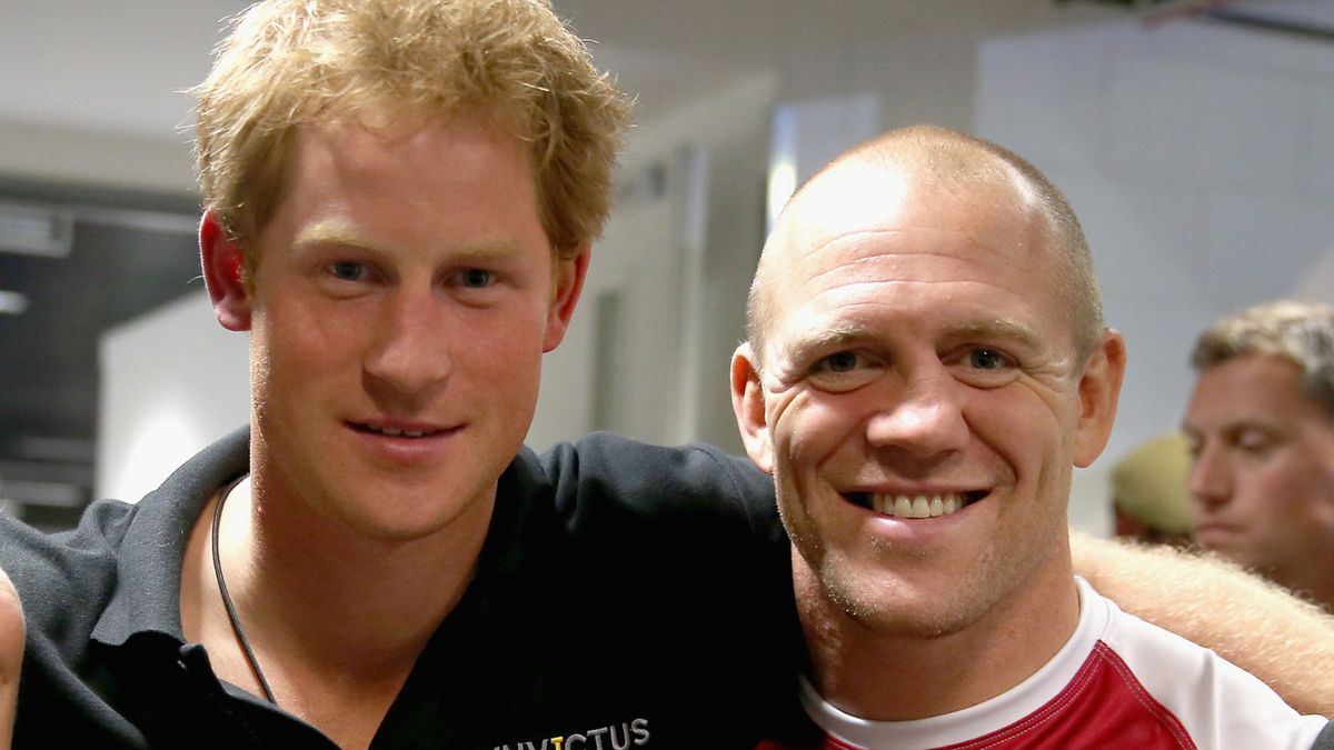 Mike Tindall dit que "faire semblant de frapper" le prince Harry lui a causé beaucoup d'ennuis