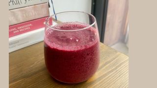 A berry smoothie with chia seeds as an example of how to get more fibre in your diet