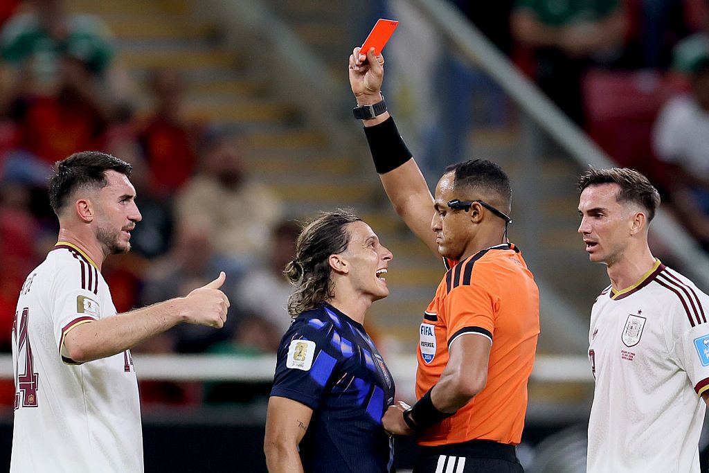 Who is the referee for Brazil vs Norway in the World Cup round of 16?