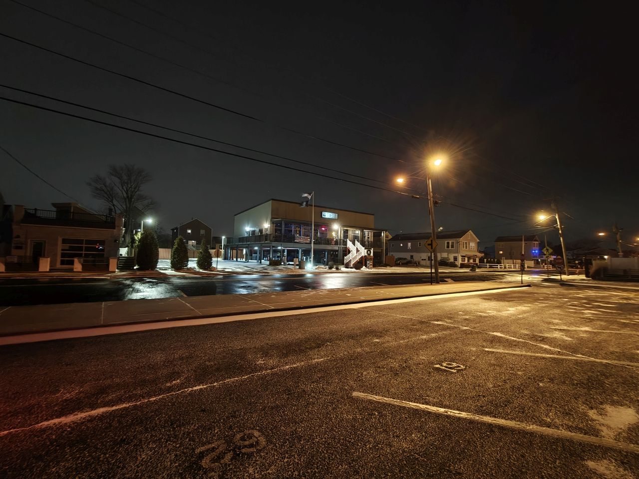 OnePlus 13 low light sample.