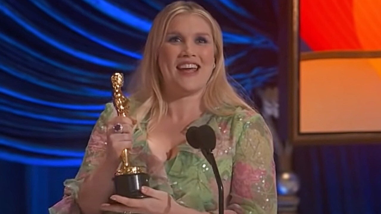 Emerald Fennell holding her Oscar