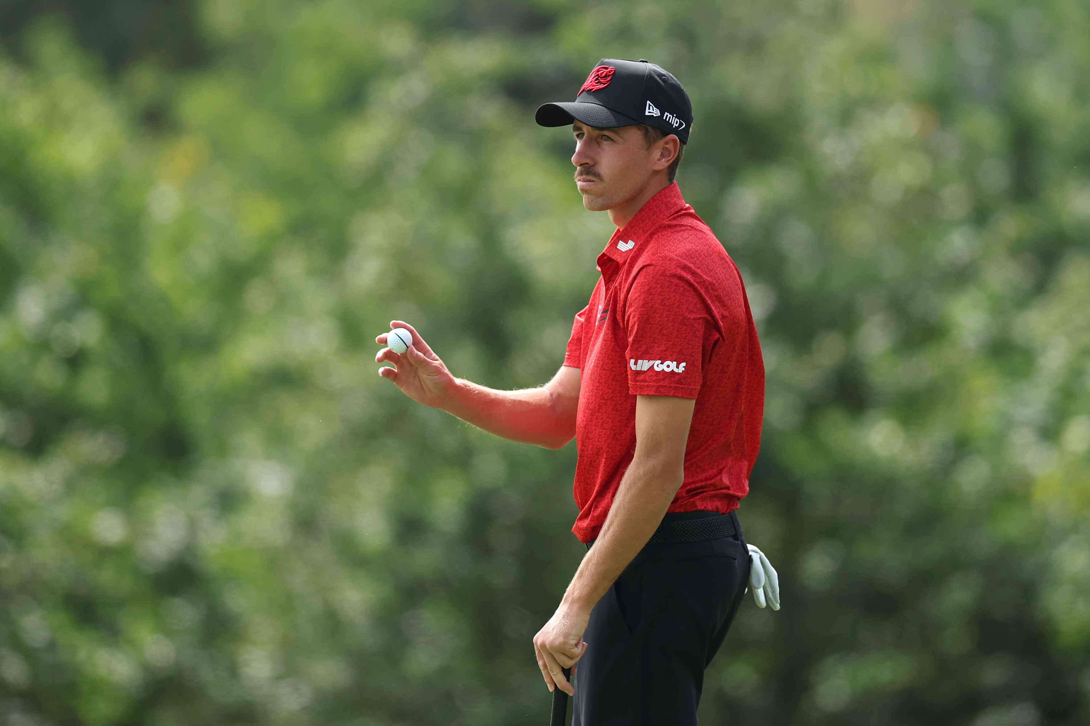 David Puig waves to the crowd