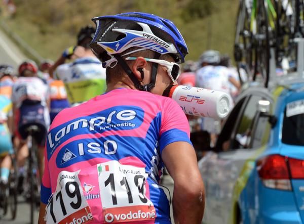 Davide Vigano (Lampre - ISD) swaps out bottles