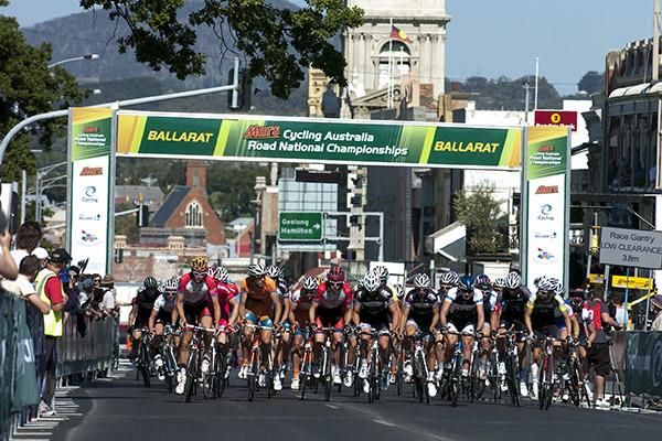 The field set off in the Men's Under 23 National Criterium Championship in Ballarat.
