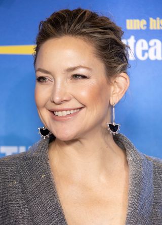 Kate Hudson attends the "Glass Onion : Une Histoire A Couteaux Tires - Glass Onion: A Knives Out Mystery" - premiere at La Cinematheque on December 15, 2022 in Paris, France