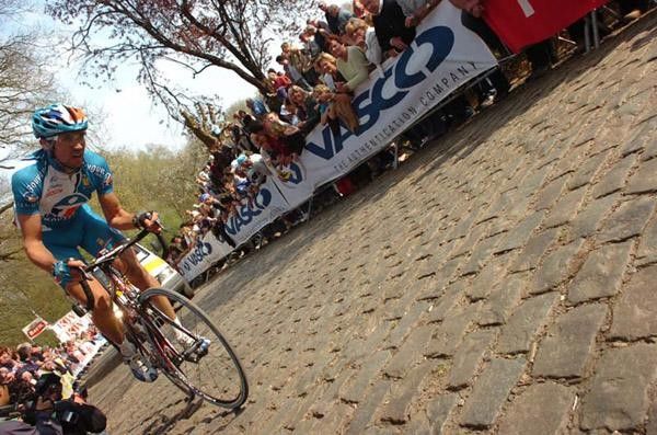A Bouygues Telecom rider on the Kemmel