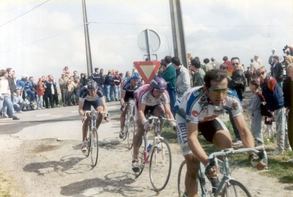 Franco Ballerini leads a group onto a cobbled sector in Paris-Roubaix