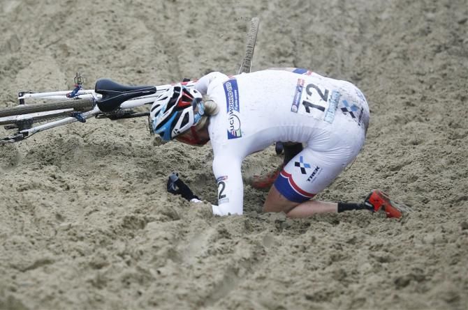 While Katie Compton (Trek Cyclocross Collective) dominated the Koksijde World Cup, her race was not without incident on the sandy parcours.