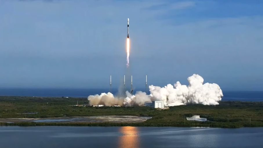 SpaceX just launched a powerful Sirius XM satellite into orbit and nailed a rocket landing