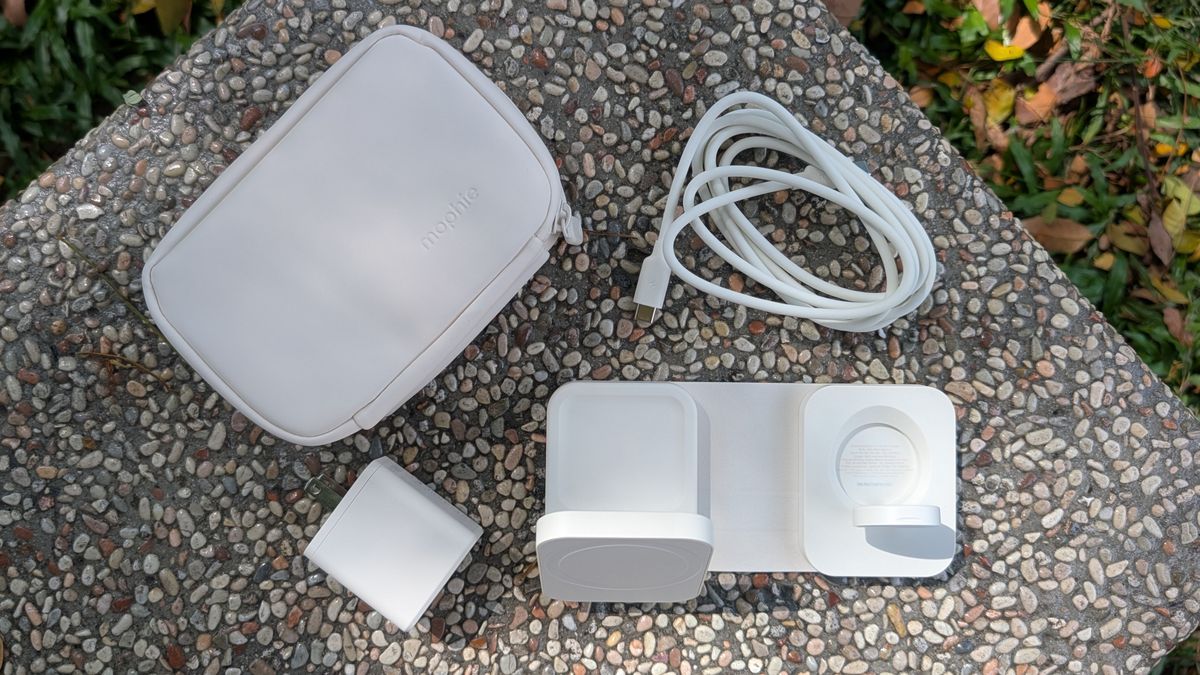 Mophie Roam 3-in-1 Travel Charger
