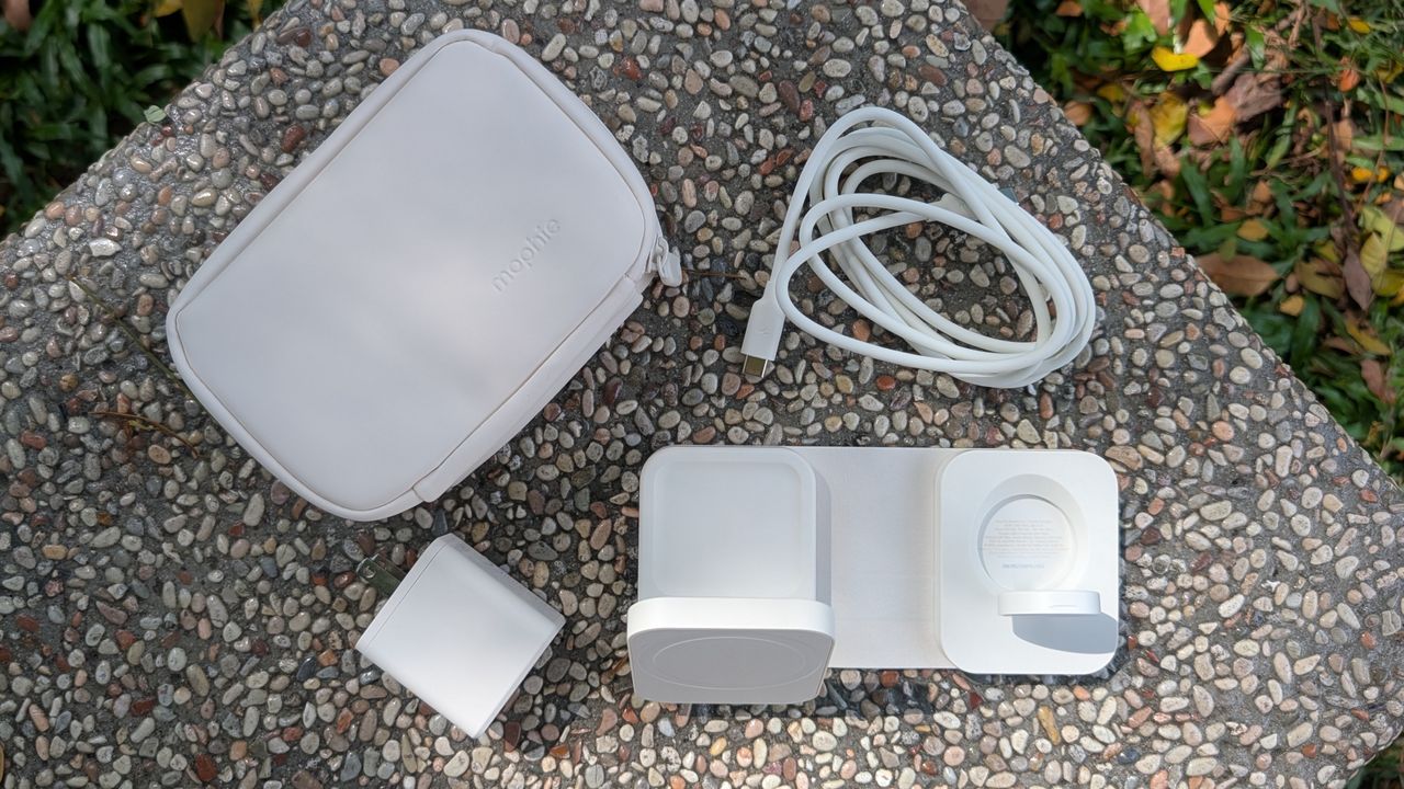 Mophie Roam 3-in-1 Travel Charger