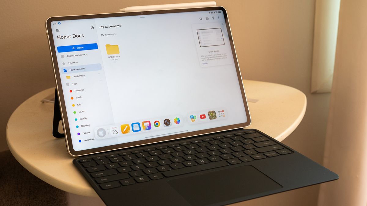 The Honor MagicPad 3 tablet in its keyboard case