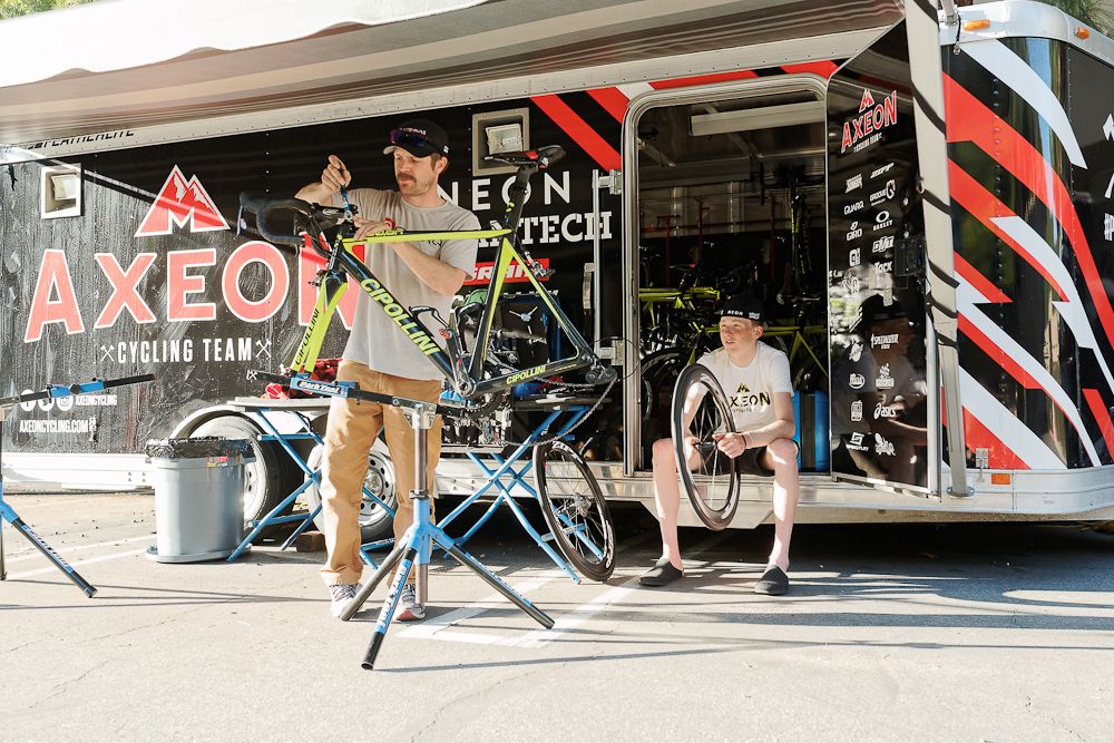 Tao Geoghegan Hart and mechanic Eric Fostvedt.