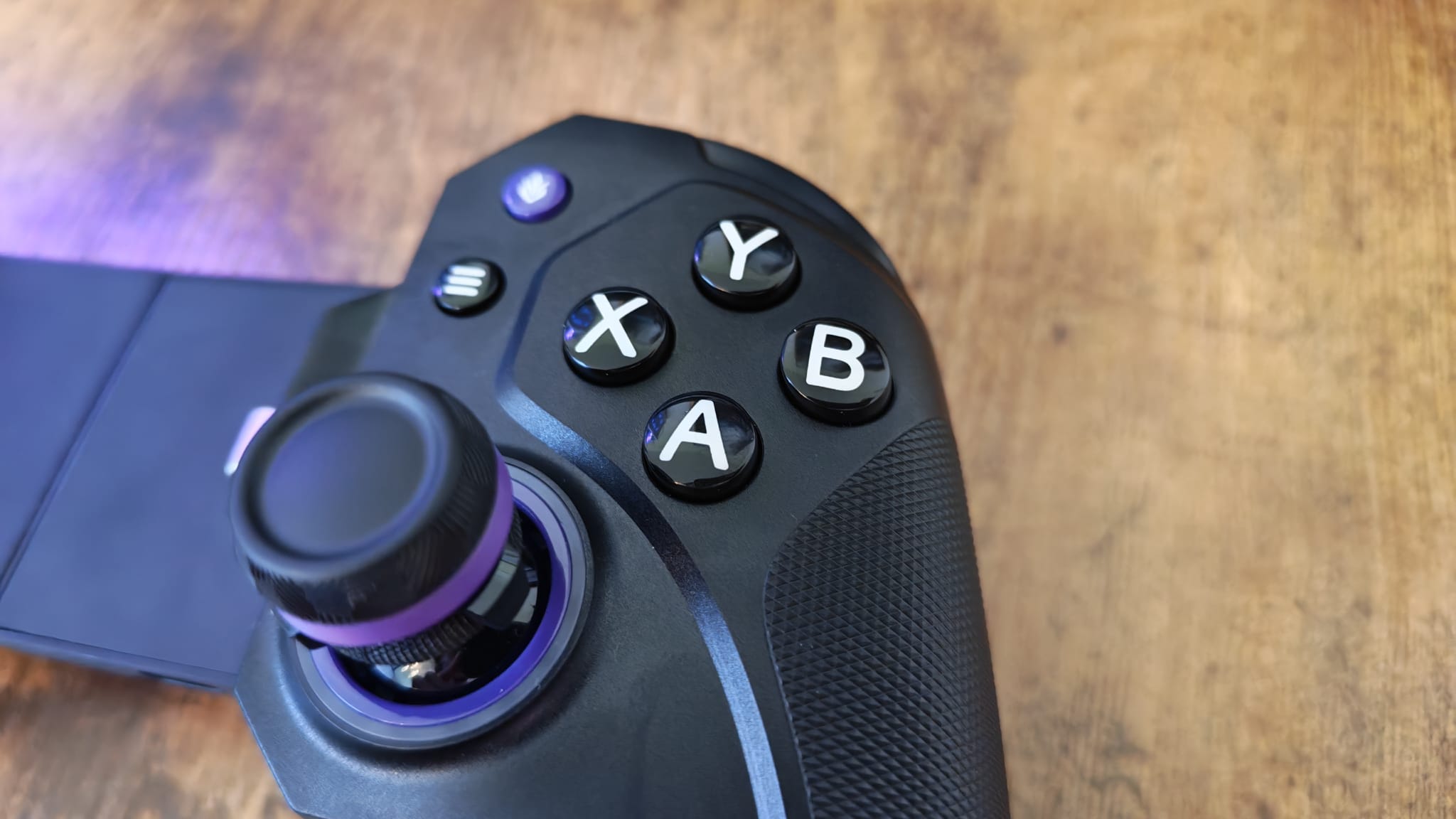 The face buttons on the ELO Vagabond