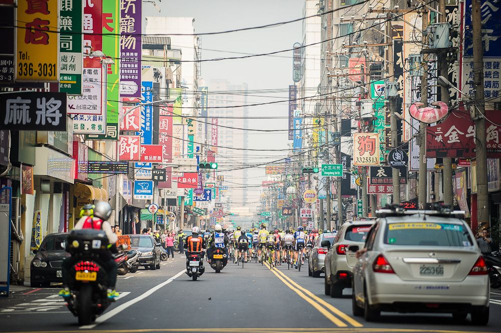 The race caravan travels through an urban part of the 2016 Tour de Taiwan route.