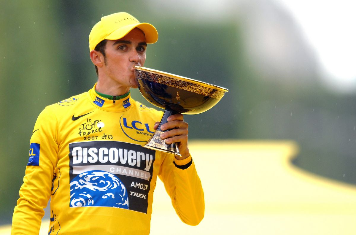 Alberto Contador kisses the trophy after the five of his Gand Tour wins in 2007