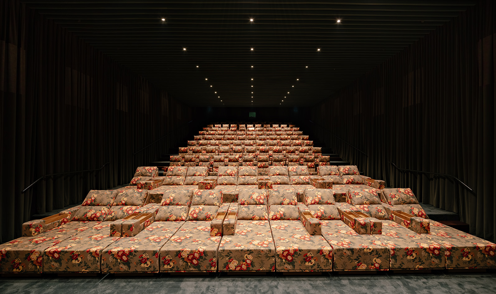 Cine Tutu by Isay Weinfeld interior