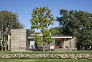 hero exterior of Shelter Island House by Koning Eizenberg