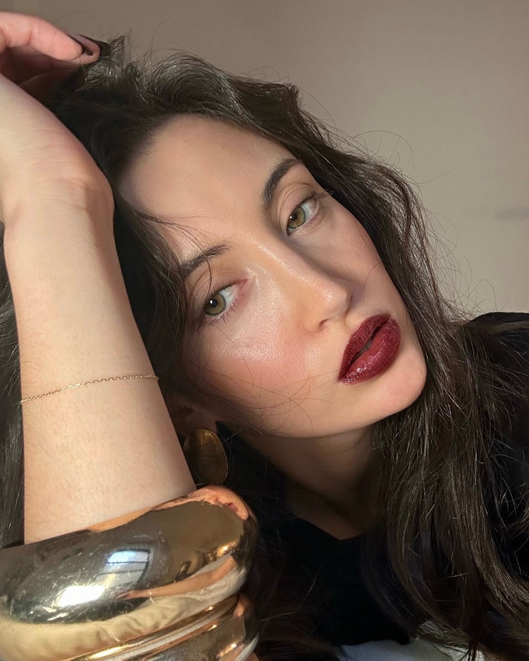 Alyssa Brascia wearing brown mascara.
