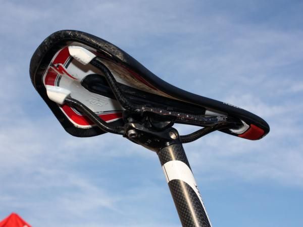 Carbon rails help keep the weight low on Todd Wells' (Specialized) saddle while apparently still being strong enough to stand up to repeated remounts.