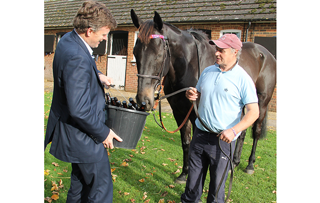 Grand National real ale 2015 11 Nov-11 MC launch_3425