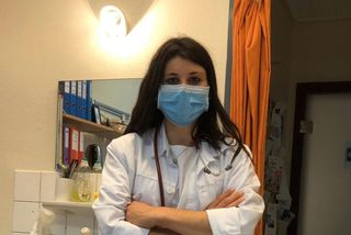 Elise Chabbey (Bigla-Katusha) helps patients suffering from coronavirus
