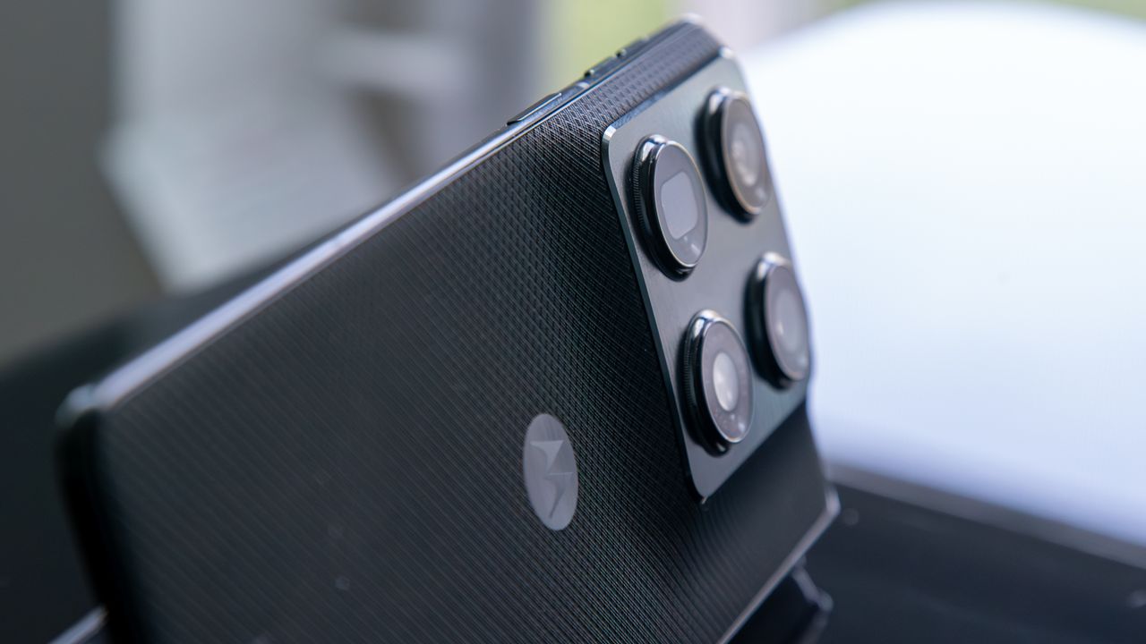Motorola Razr Fold cameras and back panel