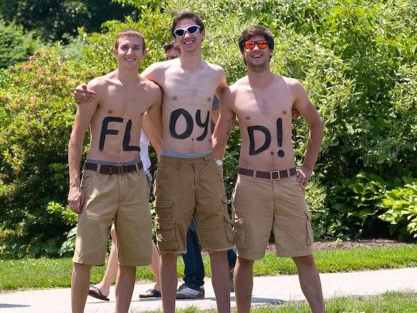 I hope that these guys applied the sun lotion before the paint, so to avoid some unusual tans tomorrow.