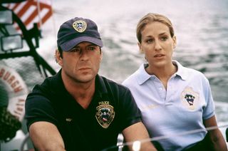 Bruce Willis and Sarah Jessica Parker in STRIKING DISTANCE 1993