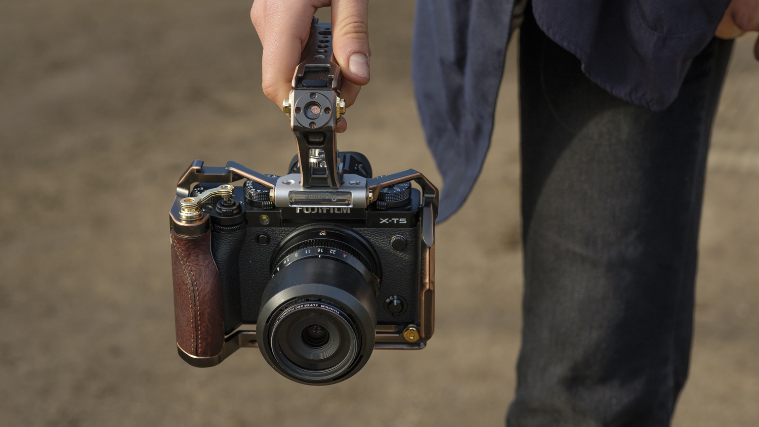 SmallRig Fujifilm X-T5 Retro Handheld Cage Kit Review | Digital Camera ...