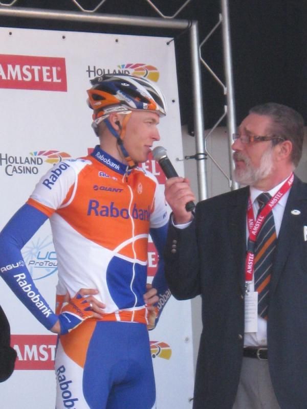 Robert Gesink (Rabobank) speaks to the crowd before the start