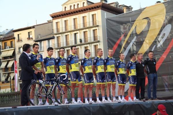 Saxo Bank lines up for the fans in the center of Pamplona