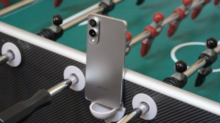 The front of the Samsung Galaxy S25 Edge.