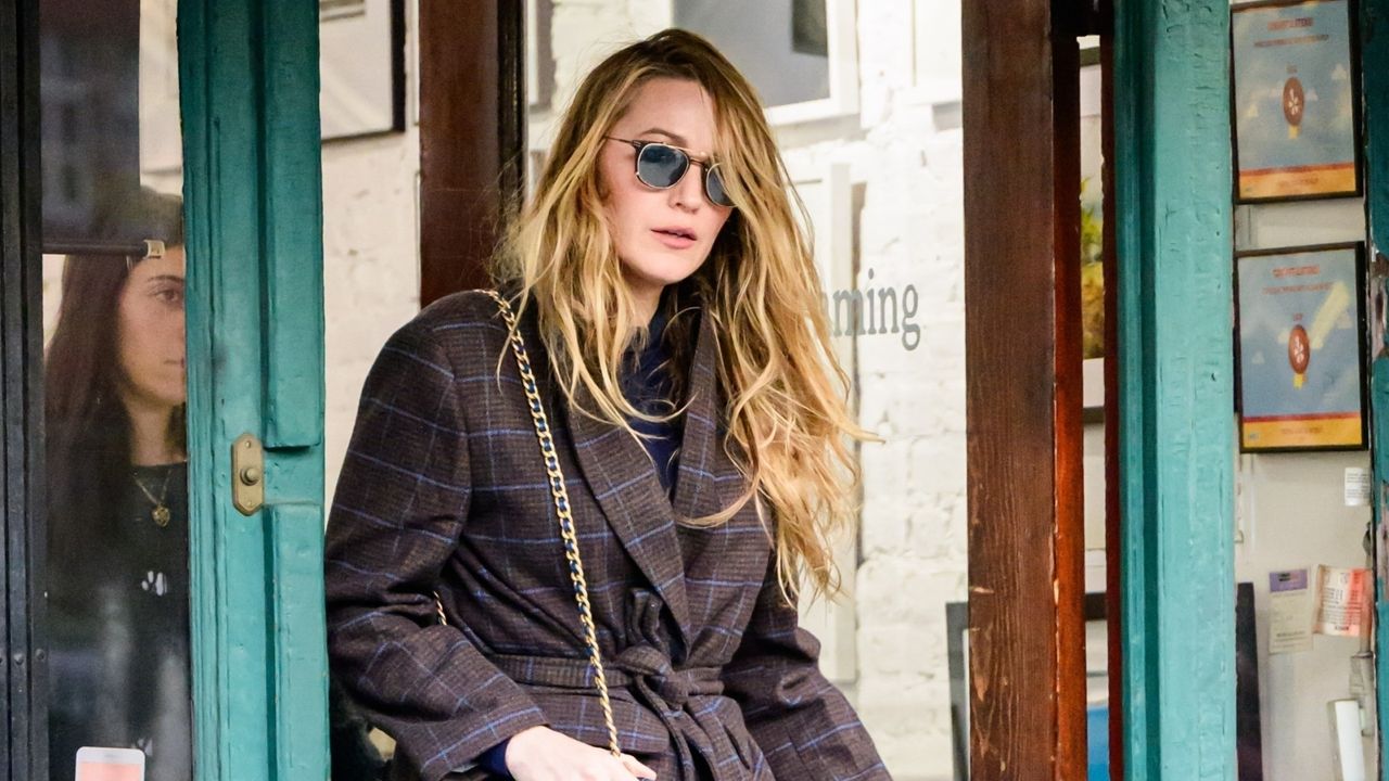 Blake Lively&#039;s Classic Madewell Blazer Is Already on Sale for Black Friday