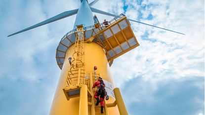 Servicing a wind turbine 