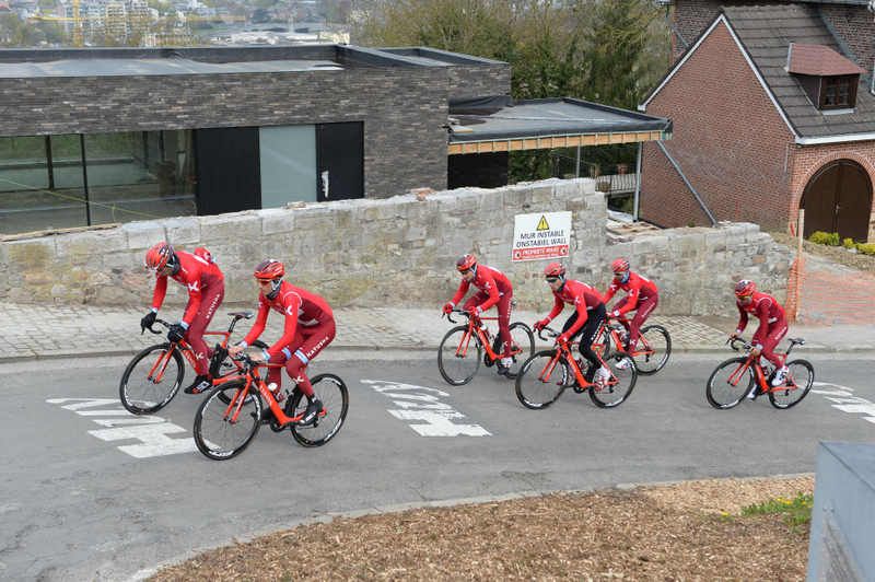 The Katusha team climbing together