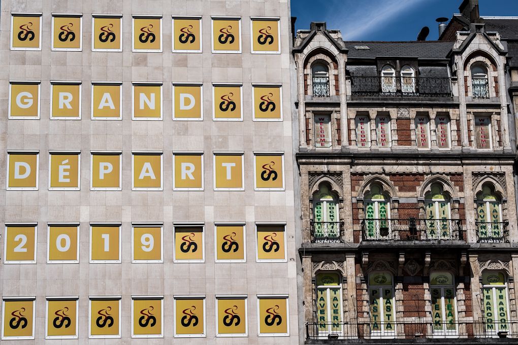 A building decorated with the logo of Brussels Grand Depart 2019