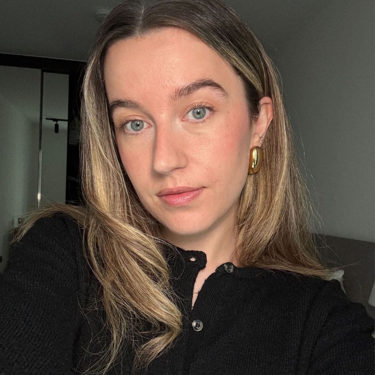 Deputy beauty editor Grace Lindsay testing the Hourglass Veil Hydrating Skin Tint