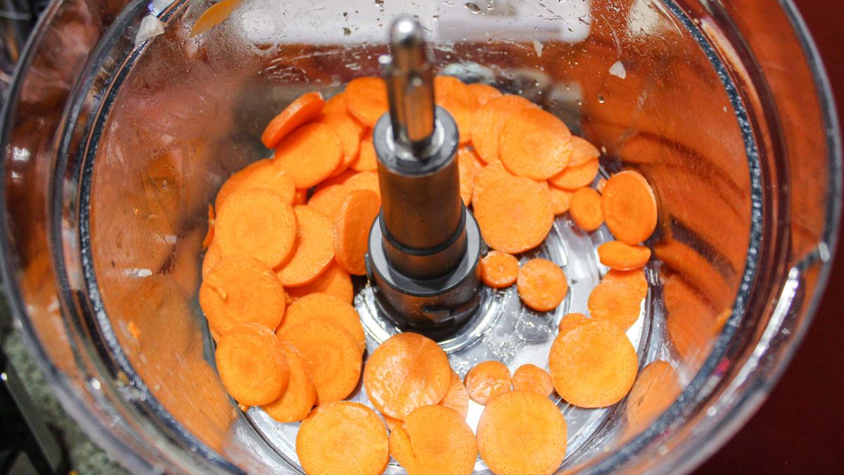 Breville Sous Chef 12 Cup Food Processor processing carrots