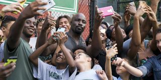 mike colter luke cage fans taking selfies netflix