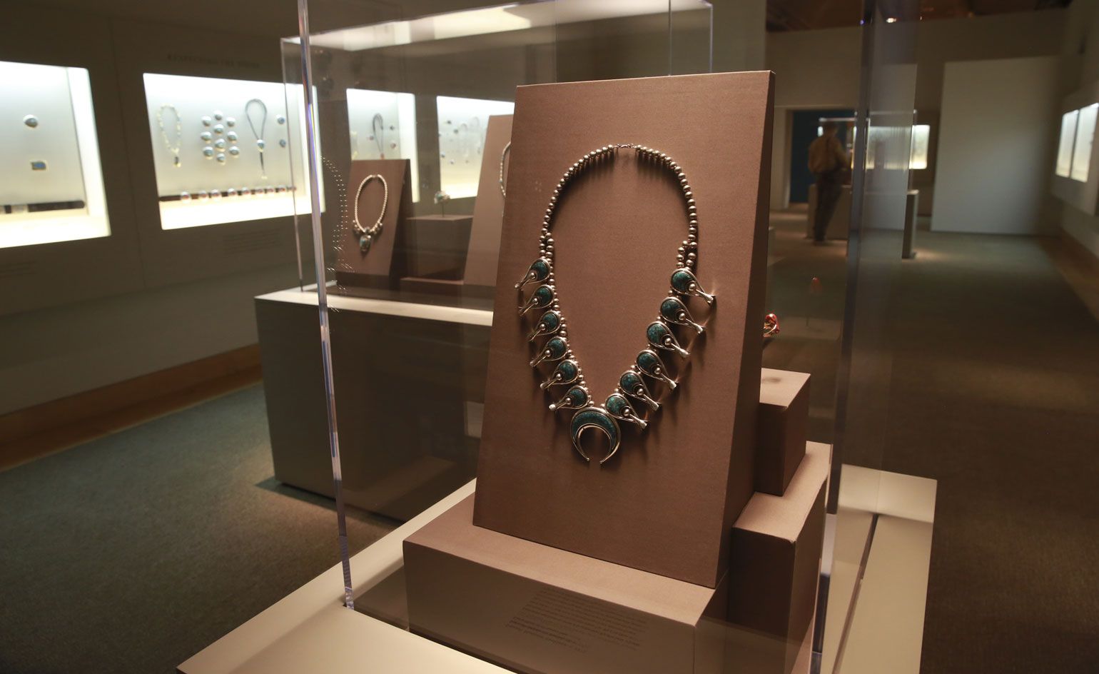 アート・デザイン・音楽 THE BEAUTY OF NAVAJO JEWELRY The Protective Power and Cultural Significance of Navajo Jewelry