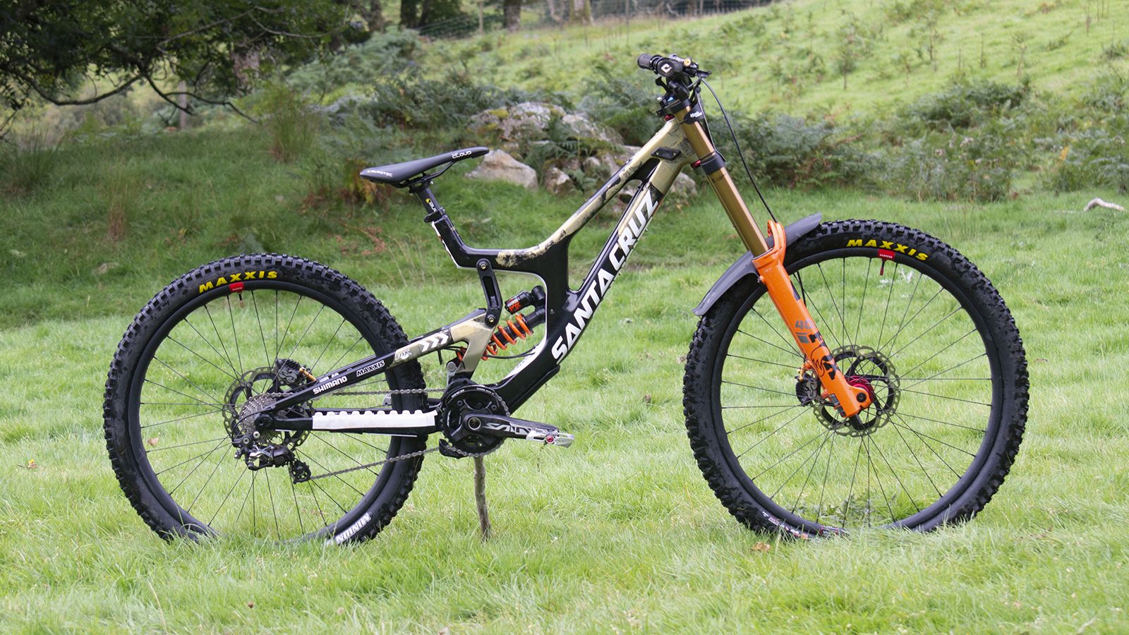 グレンサクソン Glen Saxon Bike Check: Jackson Goldstone's Santa Cruz V10 - 2025 Mont-Sainte