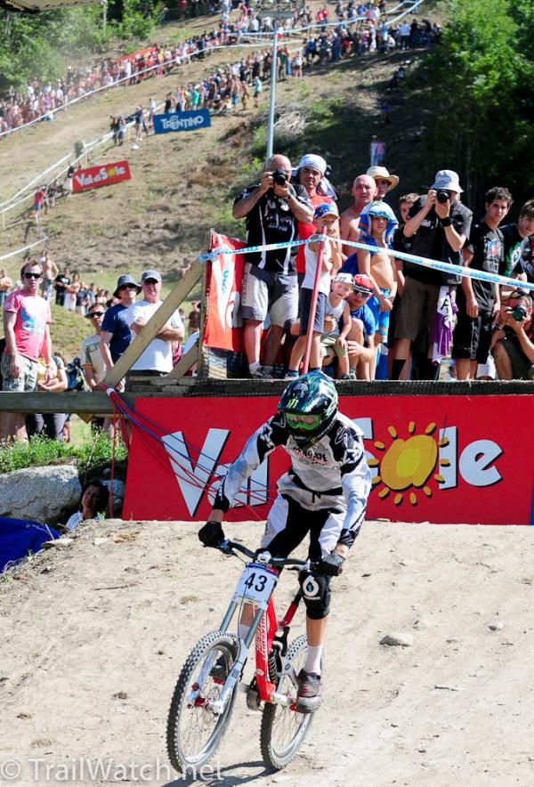 Josh Bryceland (Santa Cruz Syndicate) lands the final jump