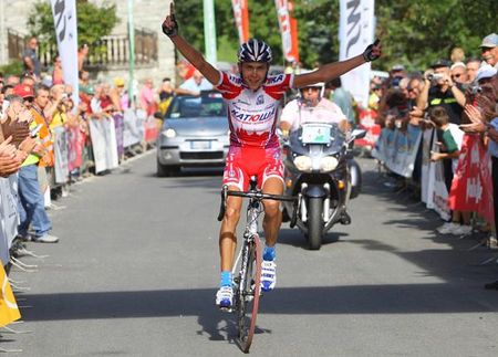 Petr Ignatenko (Itera - Katusha) wins the stage with plenty of time to celebrate.