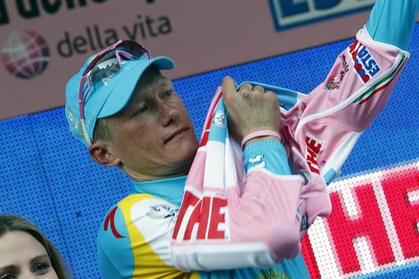 Alexandre Vinokourov (Astana) remained in the race lead after stage 10.