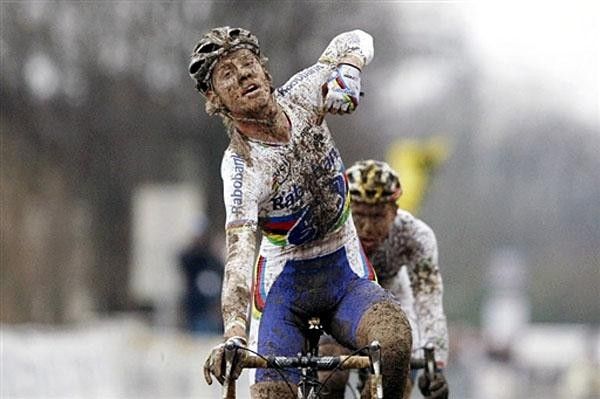 A muddy Lars Boom gets the better