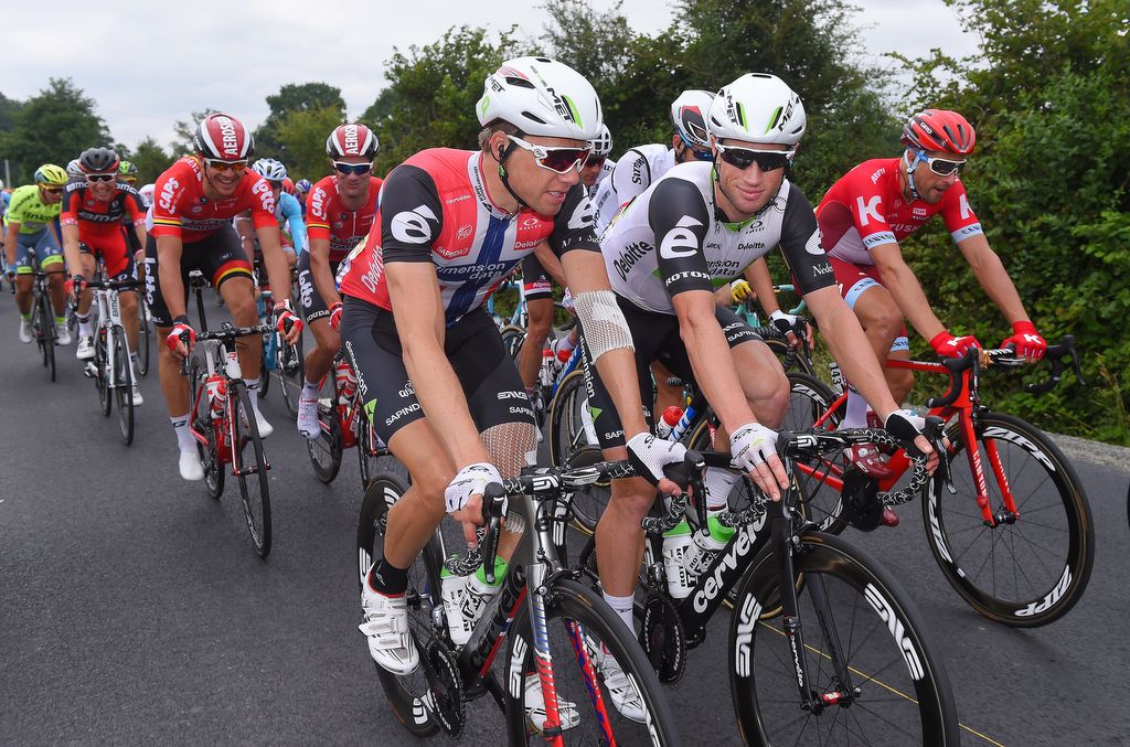Mark Renshaw chats with teammate Edvald Boasson Hagen