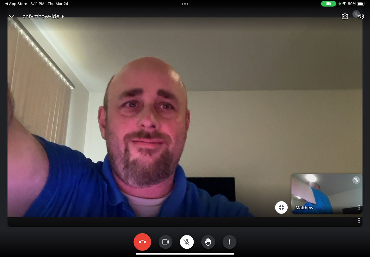 Apple iPad Air (2022) webcam in Google Meet, blinds closed